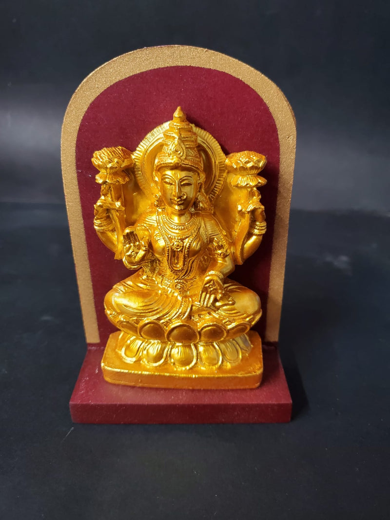 Saraswati Maa statue